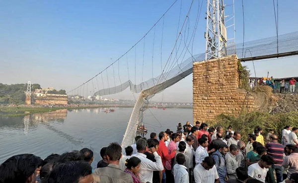 मोरबी में मच्छू नदी पर था फुटब्रिज