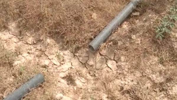 अब गांव की वाटर सप्लाई को डकैत ने तोड़ा अब गांव की वाटर सप्लाई को डकैत ने तोड़ा