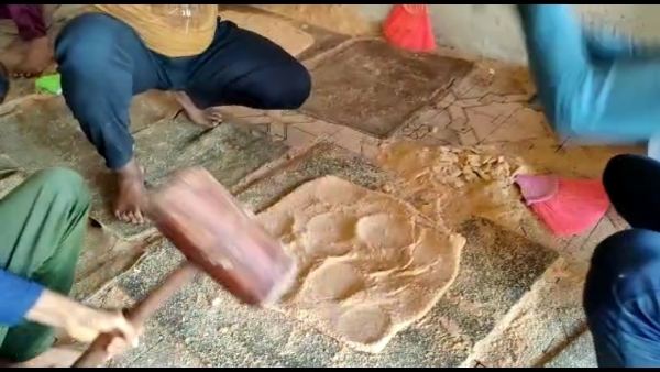 तिल मिलाकर की जाती है इसकी कुटाई