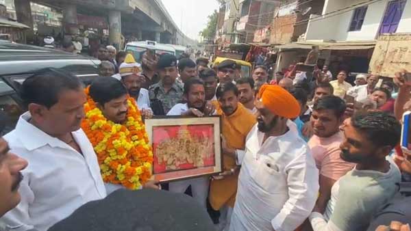 यूपी में व्यापारी से लेकर आम आदमी खुशहाल 