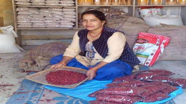 80 से ज्यादा पहाडी उत्पादो को बेचने का काम कर रही हैं 80 से ज्यादा पहाडी उत्पादो को बेचने का काम कर रही हैं