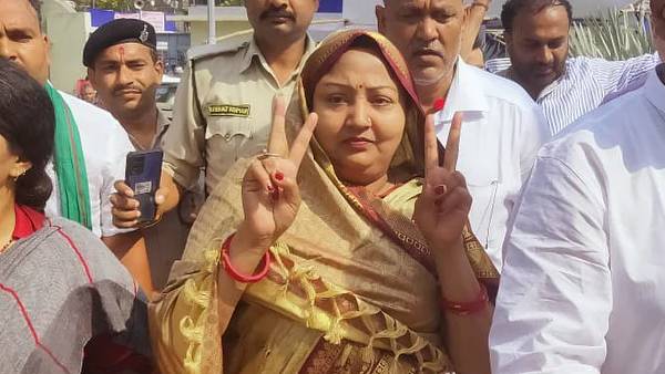 नीलम देवी ने किया पति का झंडा बुलंद