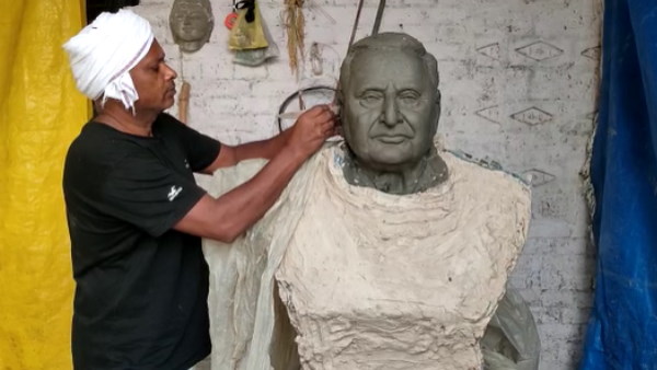 अखिलेश यादव को समर्पित