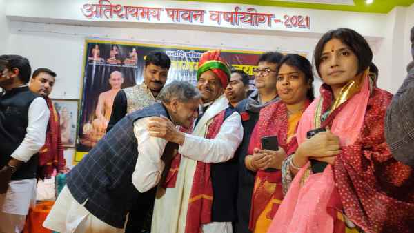 शिवपाल-अखिलेश के रिश्तों से बीजेपी में कुलबुलाहट शिवपाल-अखिलेश के रिश्तों से बीजेपी में कुलबुलाहट