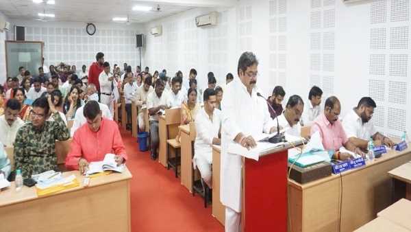 सफाई ठेका होने के बाद भी नहीं सुधरी व्यवस्था