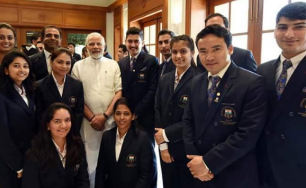 बचपन में गुलेल से साधते निशाने
