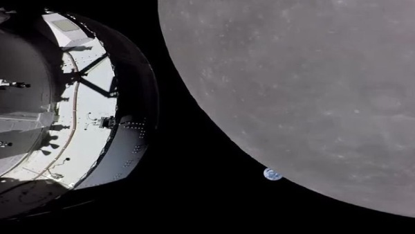 अंतरिक्षयान ने भेजी ताजा तस्वीरें अंतरिक्षयान ने भेजी ताजा तस्वीरें