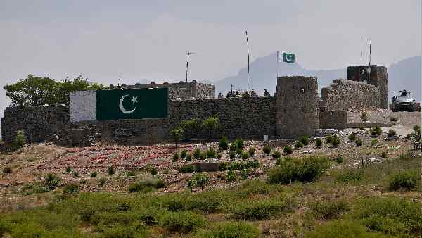 कौन हैं लेफ्टिनेंट जनरल अजहर अब्बास ?