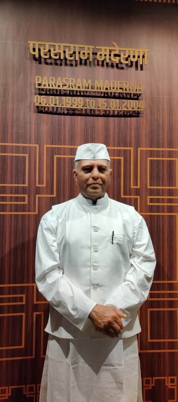  मूर्तिकार सोशल मीडिया पर ट्रोल