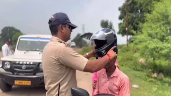 पुलिस का केवल विद्रूप चेहरा ही नहीं है
