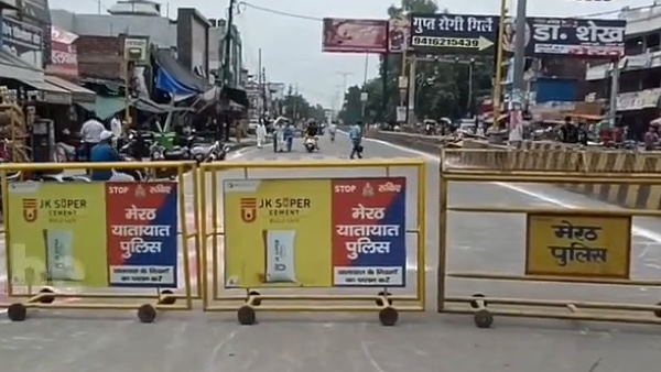 बैरिकेडिंग को पहना दी हथकड़ी