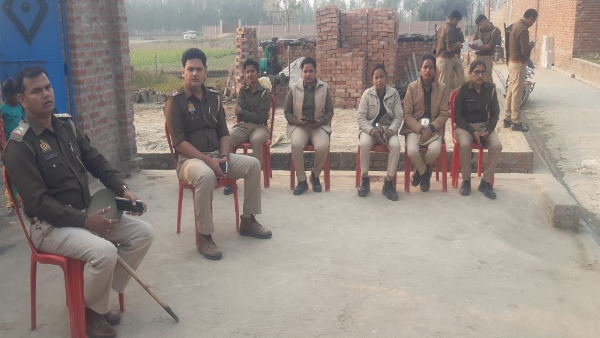 पुलिस स्टाफ की तरफ से 11हजार रुपये का कन्यादान पुलिस स्टाफ की तरफ से 11हजार रुपये का कन्यादान