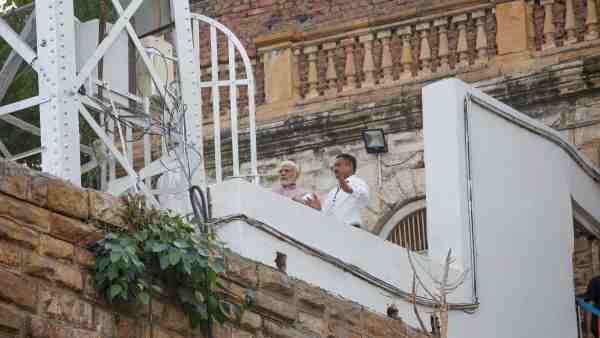 ढके हुए ओरेवा कंपनी के बोर्ड