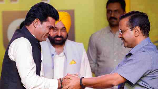 विनम्रता और चालाकी से कठिन सवाल पूछे