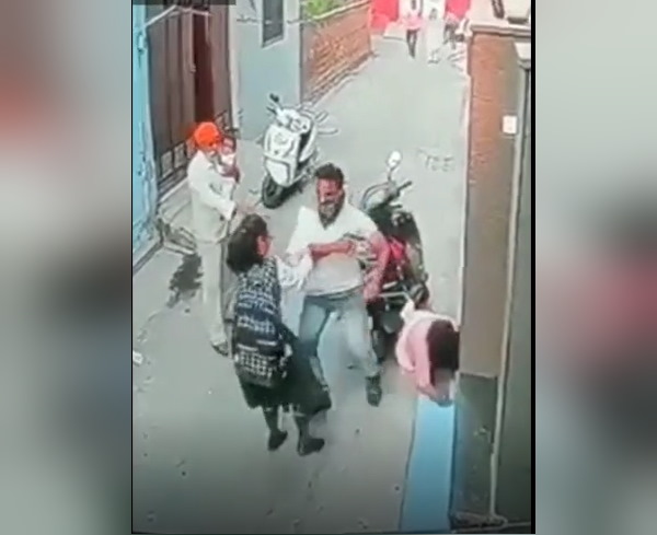 तरनतारन में गन पॉइंट पर महिला से लूट