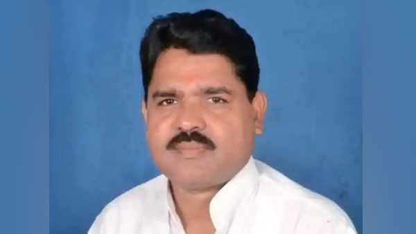 कर्ज भी है परिवार पर