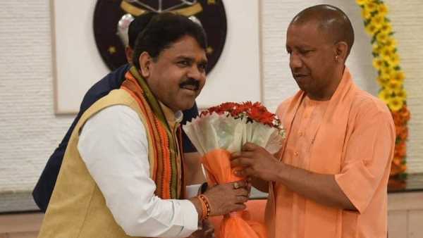 असलहा और कारों का भी है शौक