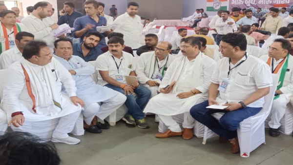 कांग्रेस में अशोक गहलोत और रघु शर्मा का नेतृत्व