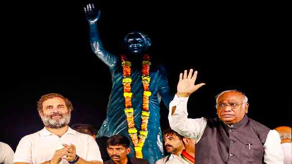 trs-responded-to-rahul-gandhi-s-comment-on-kcr-congress-retaliated