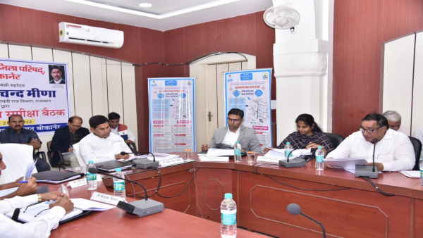 बीकानेर में मंत्री रमेश मीणा ने कलेक्टर को बाहर जाने को कहा