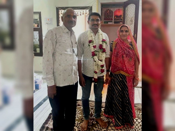  चारों भाई-बहन लग गए नौकरी