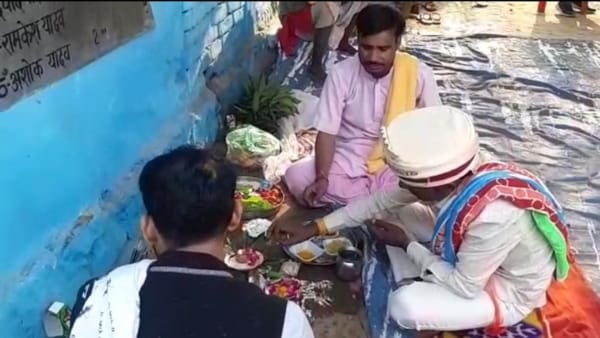 रिश्तेदार भी खिसक लिए रिश्तेदार भी खिसक लिए