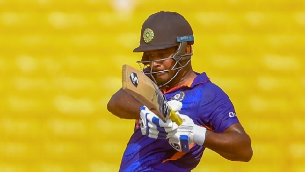 साल 2015 में पहला इंटरनेशनल मैच खेला साल 2015 में पहला इंटरनेशनल मैच खेला