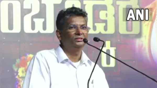 'हिंदू' शब्द पर दिया है आपत्तिजनक बयान