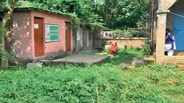 1 भवन में 5 स्कूलों का संचालन