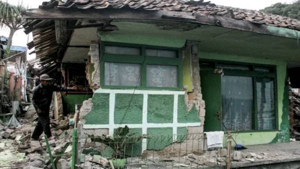 भूकंप में मरने वालों में एक तिहाई बच्चे शामिल