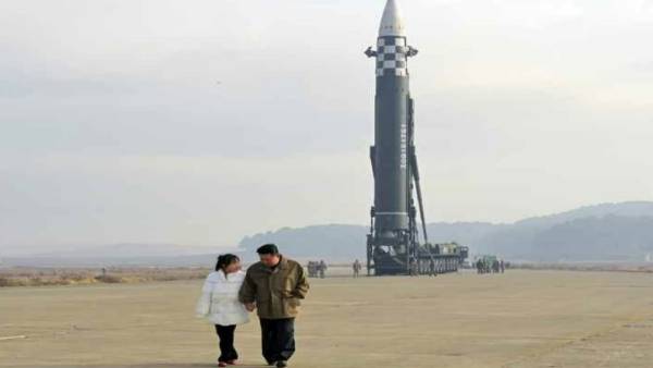 मिसाइल लॉन्च के दौरान किम की बेटी नजर आईं