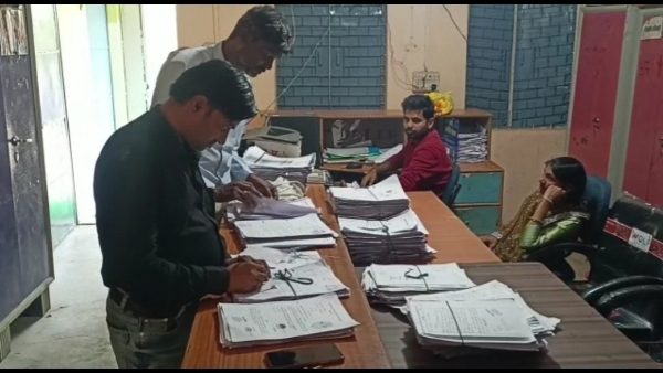 रास्तेभर बजते रहे बैंड बाजे