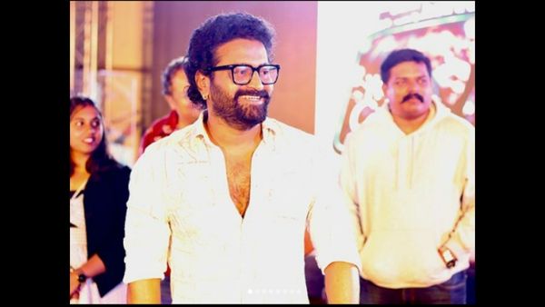 थिएटर के बाहर रहते थे खड़े