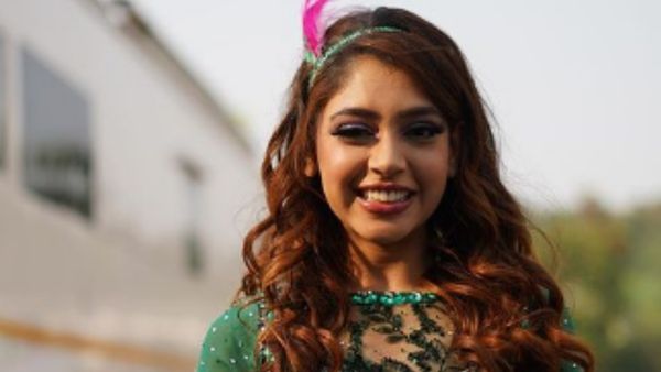 बुरी तरह गिरीं नीति