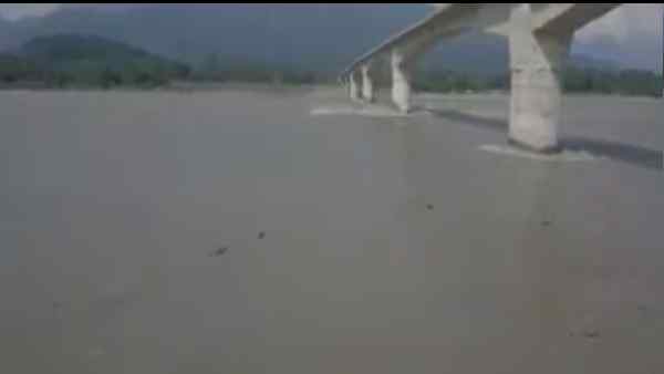 चीन की वजह से बार-बार बदलता है नदी के पानी का रंग