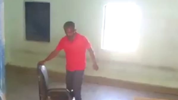 इससे पहले भी कर चुका है हंगामा