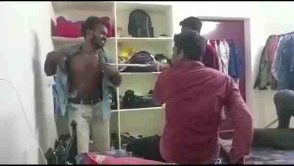 लाठी के अलावा पीवीसी पाइप से भी पिटाई