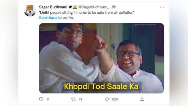बिल्डिंग से बाहर भागे लोग