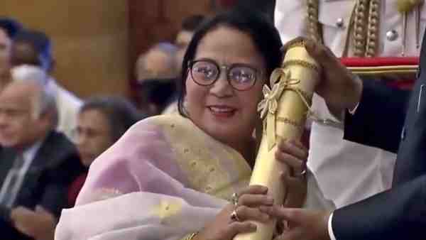 पांच दिनों में 1500 जोड़े जूते बेचे पांच दिनों में 1500 जोड़े जूते बेचे