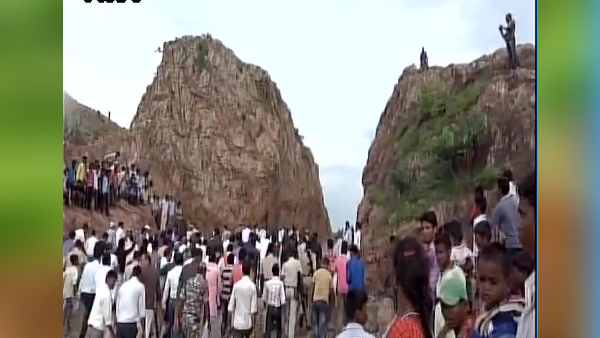 52 किलोमीटर का दुर्गम सफर 52 किलोमीटर का दुर्गम सफर