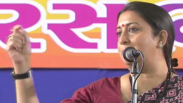 सूरत में स्मृति ईरानी की रैली