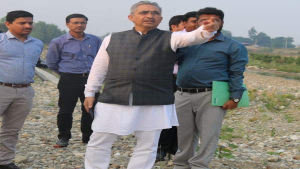 आम जनता का रोष भी लगातार जनप्रतिनिधियों के प्रति बढ़ रहा