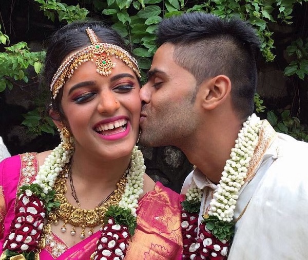 देविशा हर स्थिति में साथ देती हैं देविशा हर स्थिति में साथ देती हैं