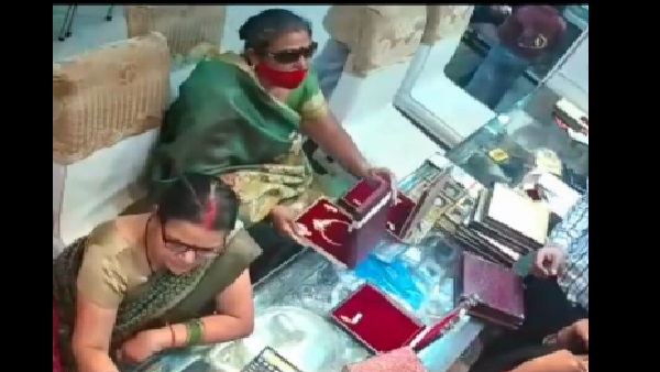 बैग में डाला और चल दी दुकान से बाहर