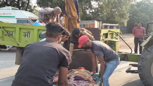 स्ट्रेचर तक का इंतेज़ाम नहीं स्ट्रेचर तक का इंतेज़ाम नहीं