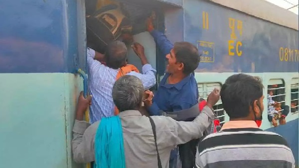 खजुराहो-झांसी इंटरसिटी एक्सप्रेस