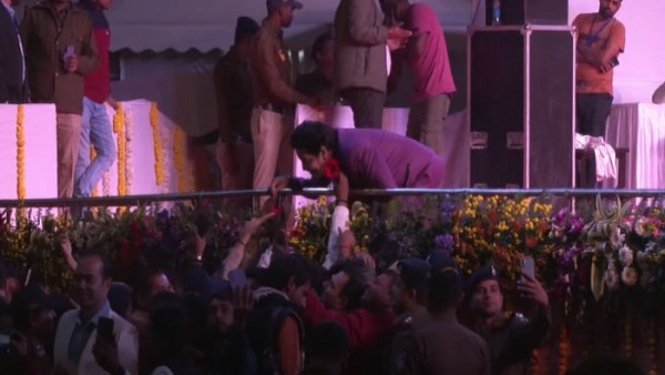 सागर की मोहब्बत में घुटनाटेक मशहूर प्लेबैक सिंगर उदित नारायण