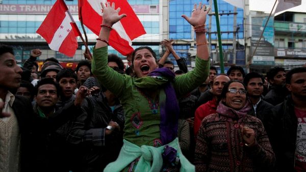 चुनाव में कौन आगे-कौन पीछे?