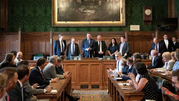 भारी वित्तीय संकट में फंसा ब्रिटेन