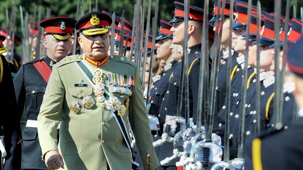 बाजवा की पत्नी भी बनी अरबपति